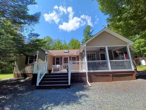40 Peeks Hill Rd, Athens, ME 04912