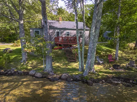 318 Hosmer Pond Rd, Camden, ME 04843
