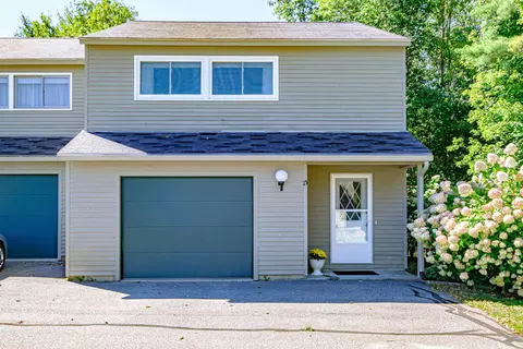 15 Fairway Dr #15, Brunswick, ME 04011
