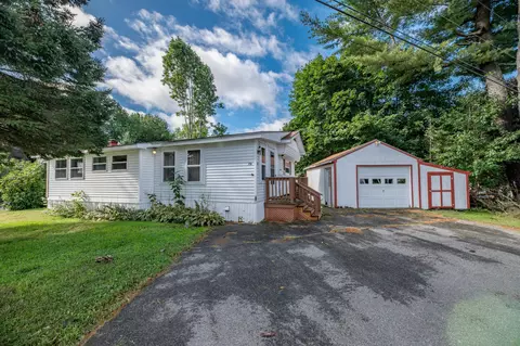 76 School St, Augusta, ME 04330