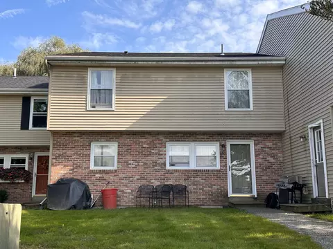 16 Millbrook Ln #8, Auburn, ME 04210