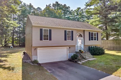 4 Hemlock St, Old Orchard Beach, ME 04064
