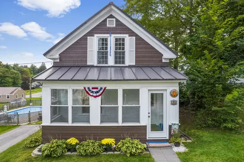 36 Newell Ave, Auburn, ME 04210