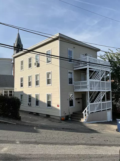 50 Pike St, Biddeford, ME 04005