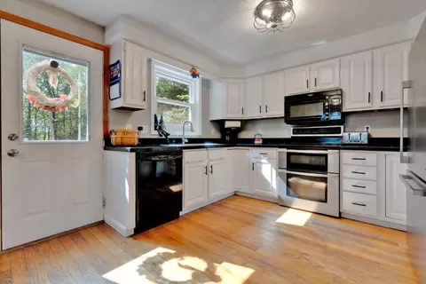 101 Plummer Rd, Gorham, ME 04038