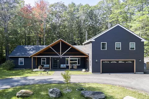21 Bonny St, Rockport, ME 04856