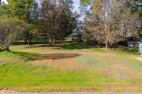 116 Tyler St # B, Bethel, ME 04217