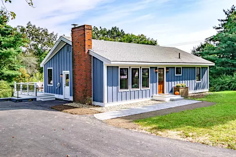 26 Hamlin Rd, Falmouth, ME 04105