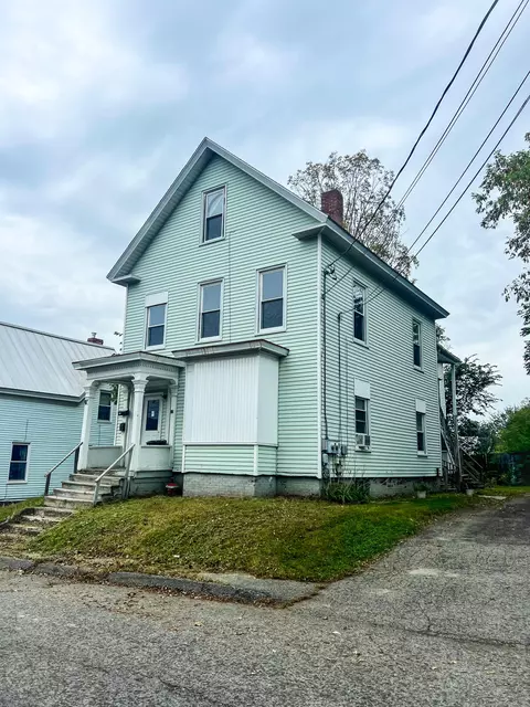 15 Ash St, Waterville, ME 04901