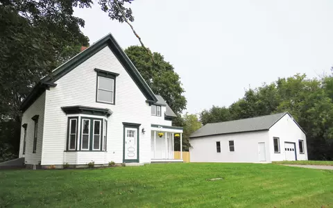 117 New County Rd, Rockland, ME 04841