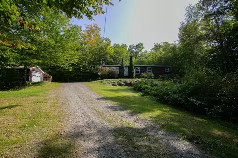699 Pond Rd, Saint Albans, ME 04971