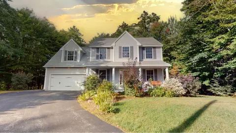 17 Stone Ledge Dr, Lewiston, ME 04240