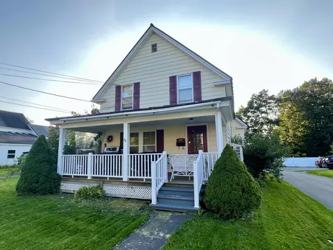 49 High St, Houlton, ME 04730