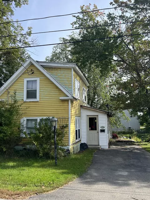 135 Morrill St, Pittsfield, ME 04967
