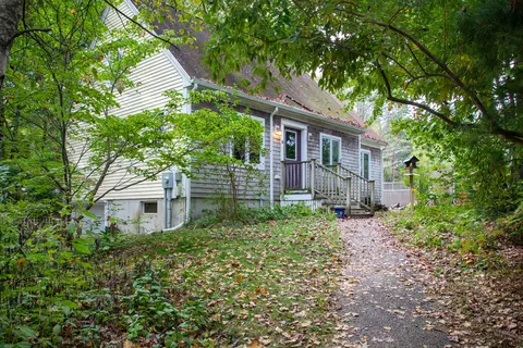 8 Kingsbury Ln, Kennebunk, ME 04043