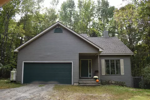 11 Old Schoolhouse Ln, Wayne, ME 04284