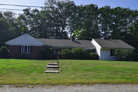 11 Oak Knoll Dr, Waterville, ME 04901
