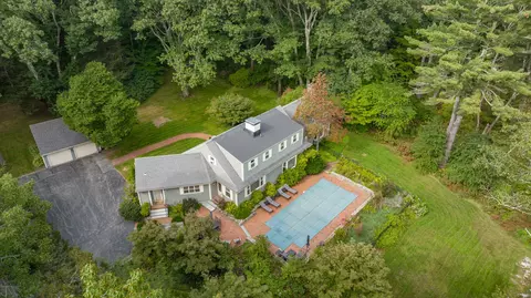 10 Spruce Ln, Cumberland, ME 04110