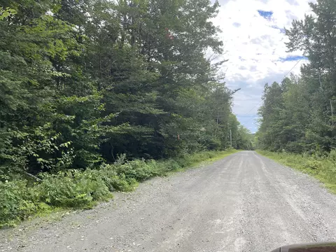 26 Kingsbury Rd, Wellington, ME 04942