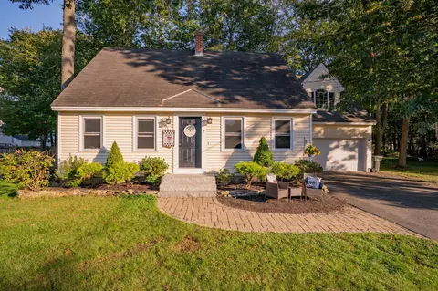 7 Juniper Ln, Saco, ME 04072