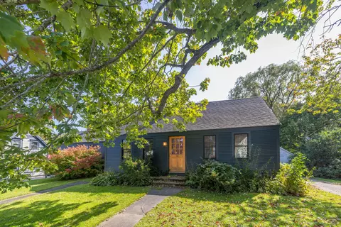 38 Holmes St, Rockland, ME 04841