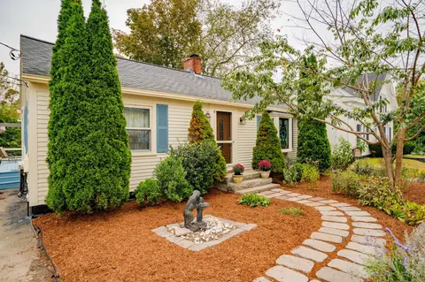 43 Maple St, Saco, ME 04072