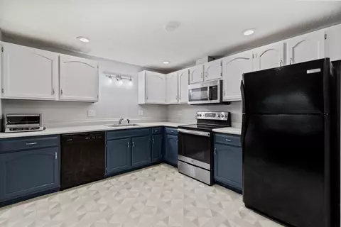 39 Smithwheel Rd #39, Old Orchard Beach, ME 04064