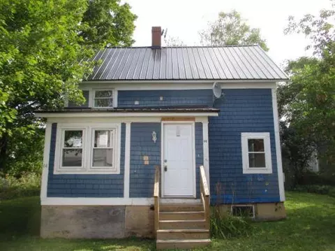44 School St, Houlton, ME 04730