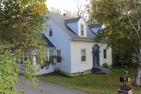 6 Elm St, Caribou, ME 04736