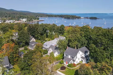 116 Chestnut St, Camden, ME 04843