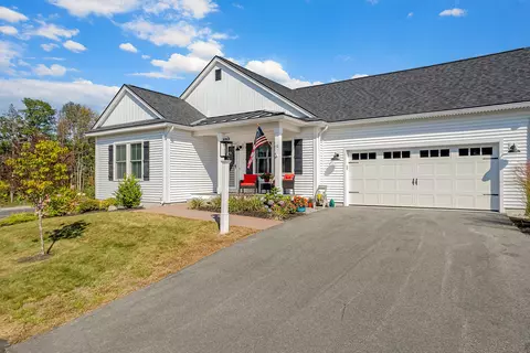 52 Maxwell Woods Dr #1, Cape Elizabeth, ME 04107