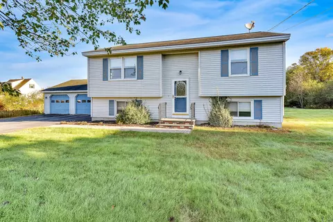 101 Clover Ln, Auburn, ME 04210