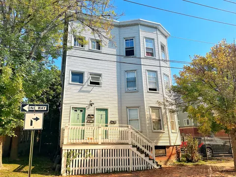 317-319 Valley St, Portland, ME 04102