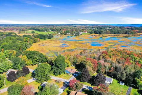 28 Old Neck Rd, Scarborough, ME 04074