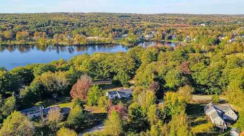 29 Heritage Rd, Oakland, ME 04963