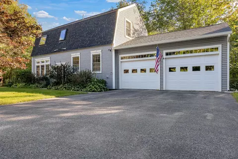 82 Stewart St, Wells, ME 04090