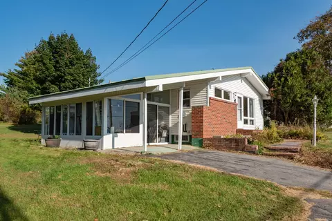 48 Ridge Rd, Waterville, ME 04901