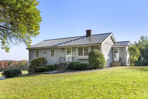 46 Ferry Rd, Lewiston, ME 04240