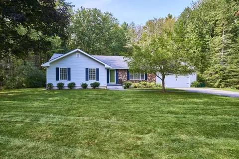 21 Woodhaven Dr, Kennebunk, ME 04043