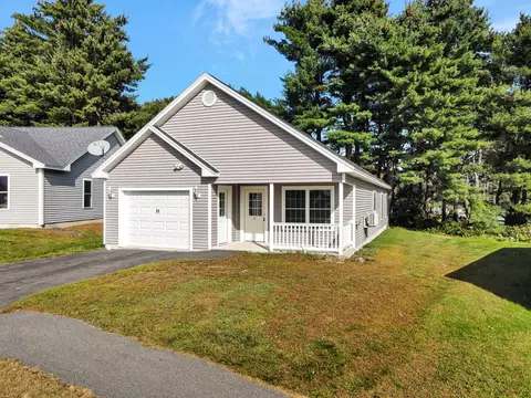 21 Village Cir, Augusta, ME 04330