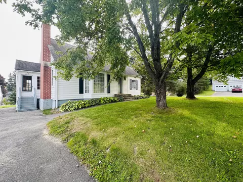 1 Pilgrim Rd, Caribou, ME 04736