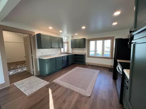 16 Elm St, Lewiston, ME 04240