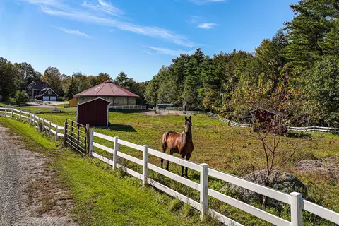 51 Meadow Ln, New Gloucester, ME 04260