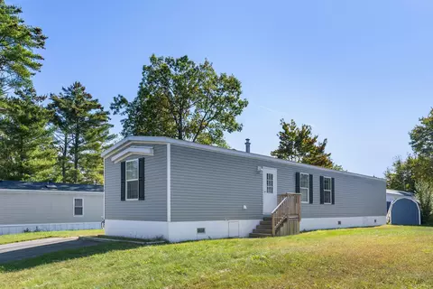 5 Holiday Ln, Standish, ME 04084