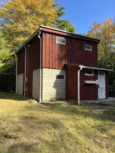 1315 Manktown Rd, Waldoboro, ME 04572
