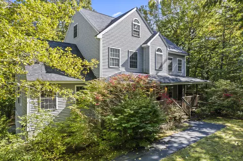 10 Washington Ct, Naples, ME 04055
