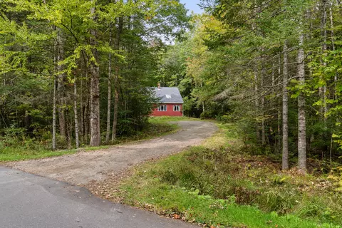 27 Stonebridge Cir, Newcastle, ME 04553