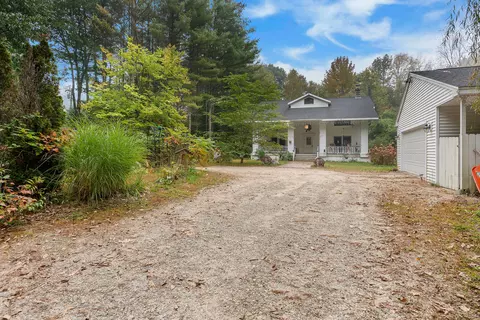 21 Glendale Dr, New Gloucester, ME 04260