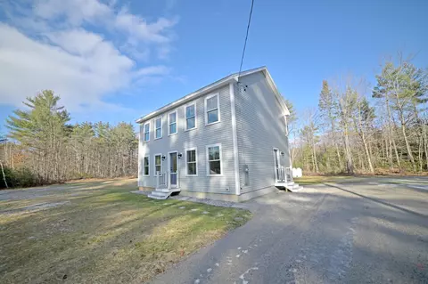 7 Brookline Dr, Mechanic Falls, ME 04256