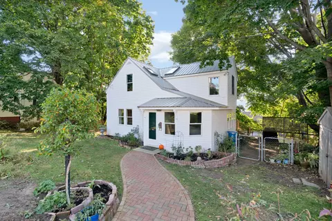 12 Bond St, Portland, ME 04102